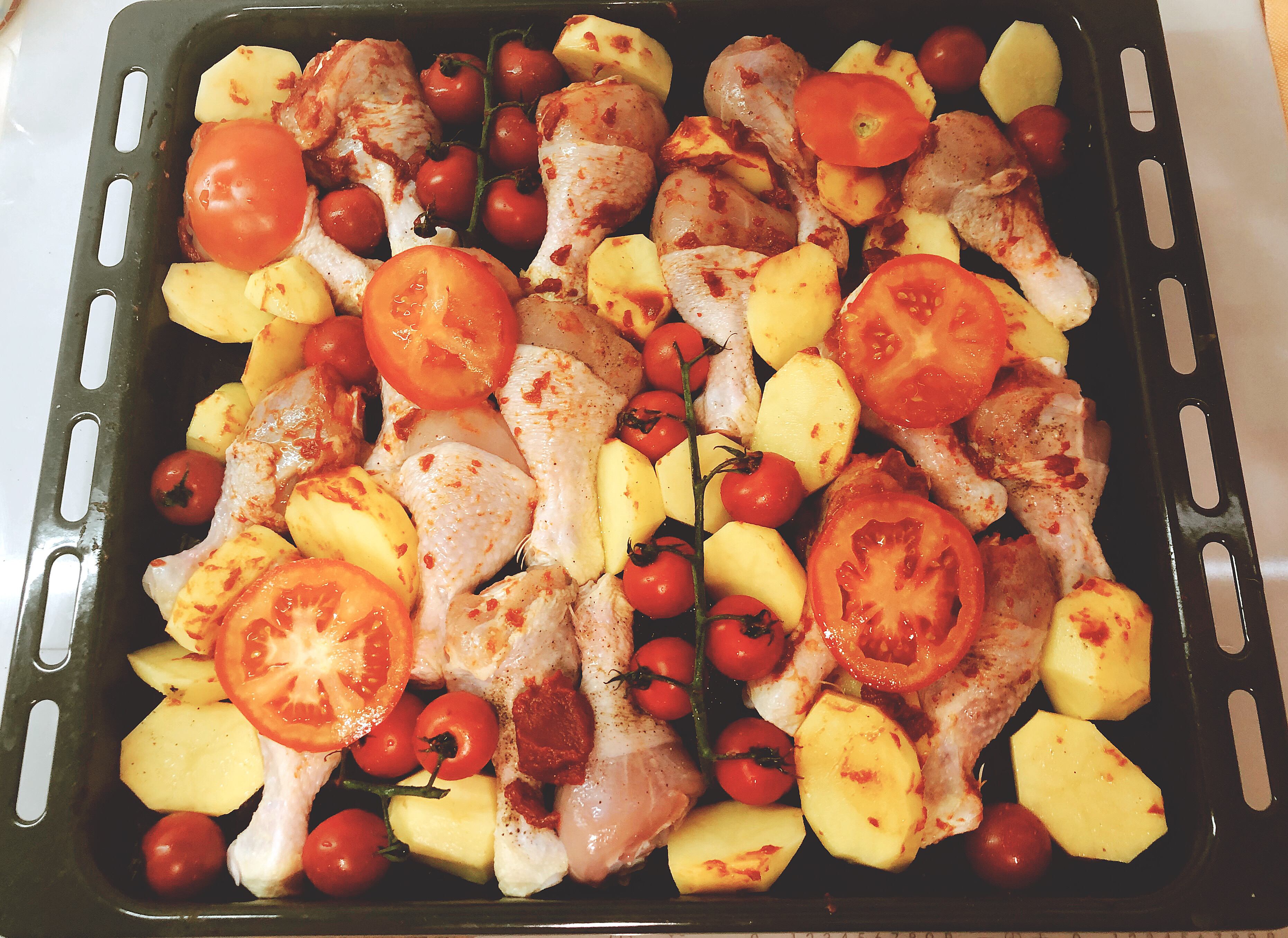 Chicken leg quarters with potatoes, tomatoes and bread