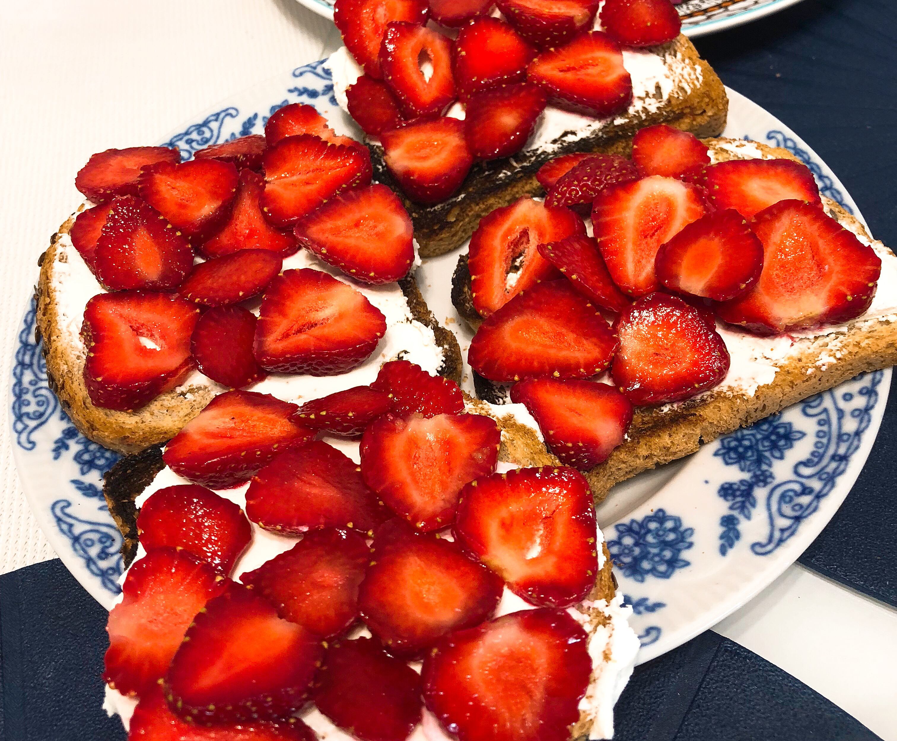 strawberry toast with cream cheese